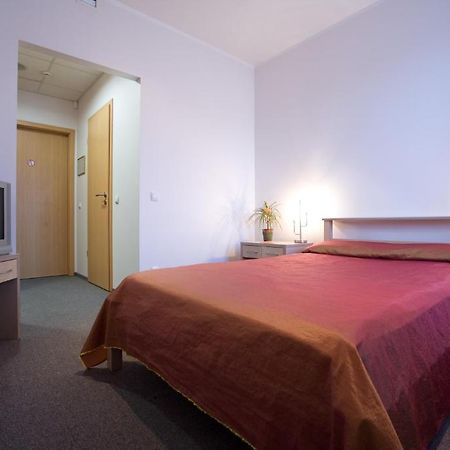 Tukuma Ledus Halle Tukums Zimmer foto